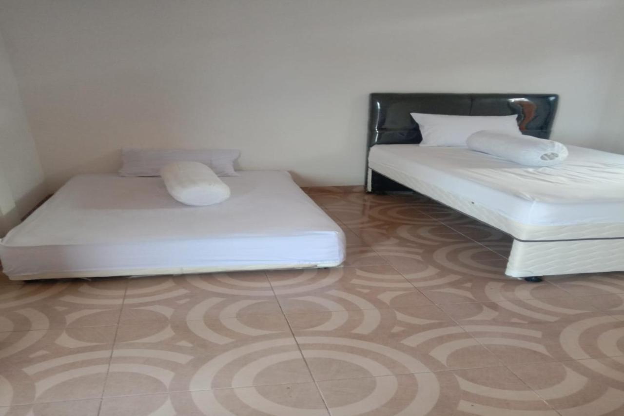 Express O 91722 Home Stay Dan Sewa Mobil Jhon'S Family Labuan Bajo Exterior foto