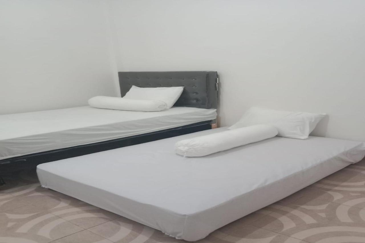 Express O 91722 Home Stay Dan Sewa Mobil Jhon'S Family Labuan Bajo Exterior foto